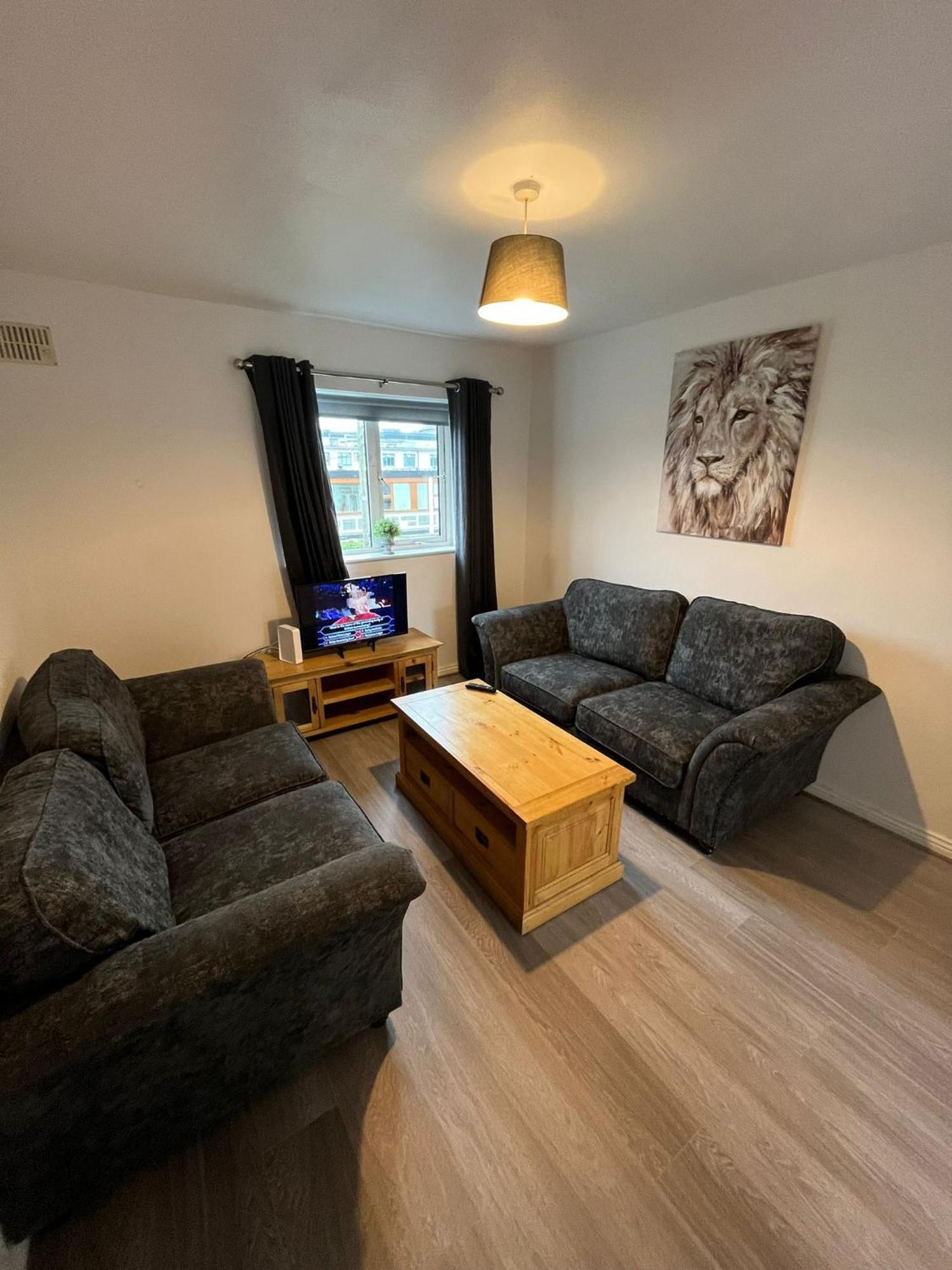 Newcastle Townhouse Apartment Голуей Екстериор снимка