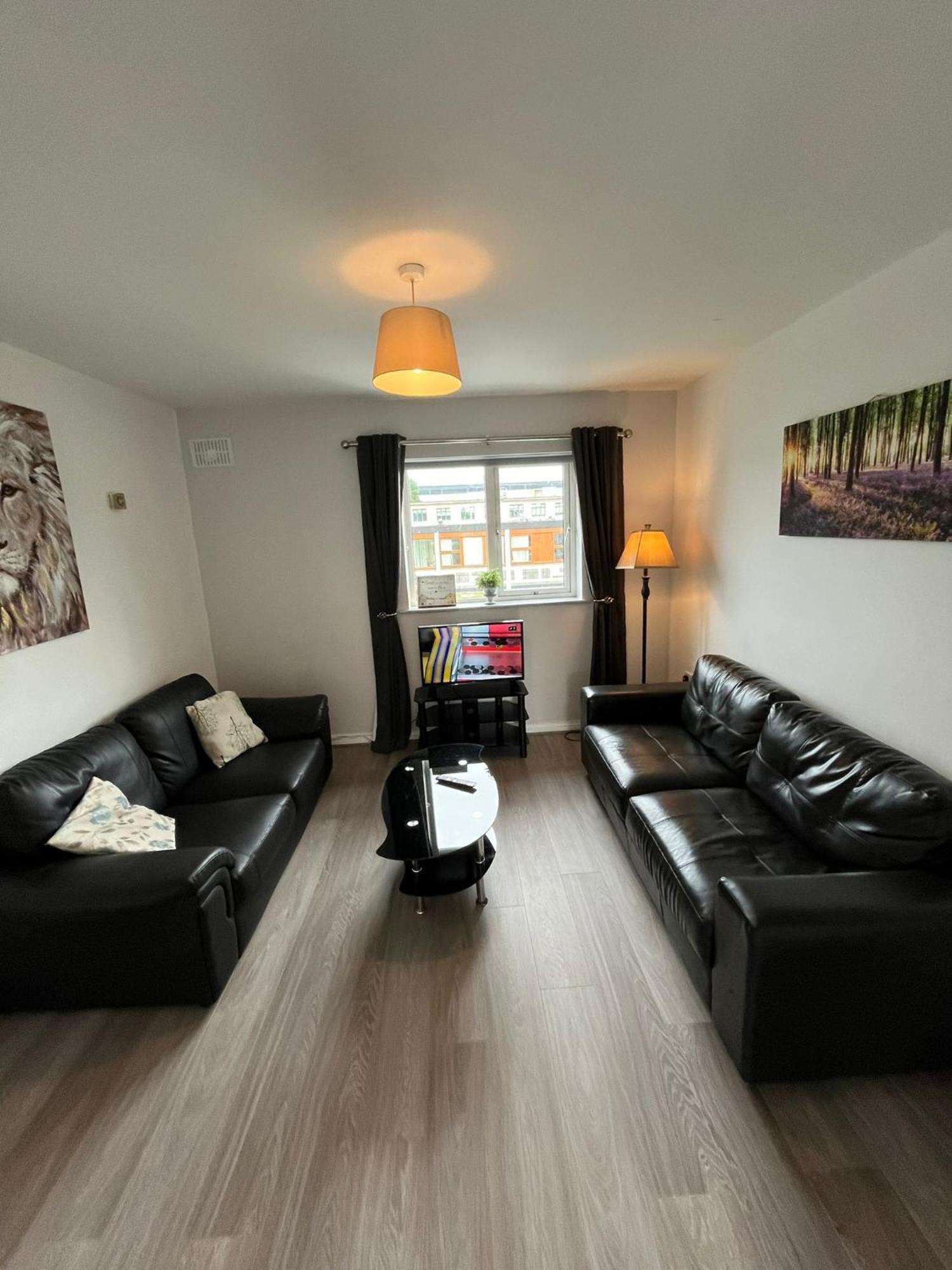 Newcastle Townhouse Apartment Голуей Екстериор снимка